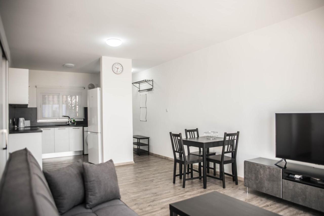 Lovely One Bedroom Apartment With Nice View Kissonerga Exterior foto