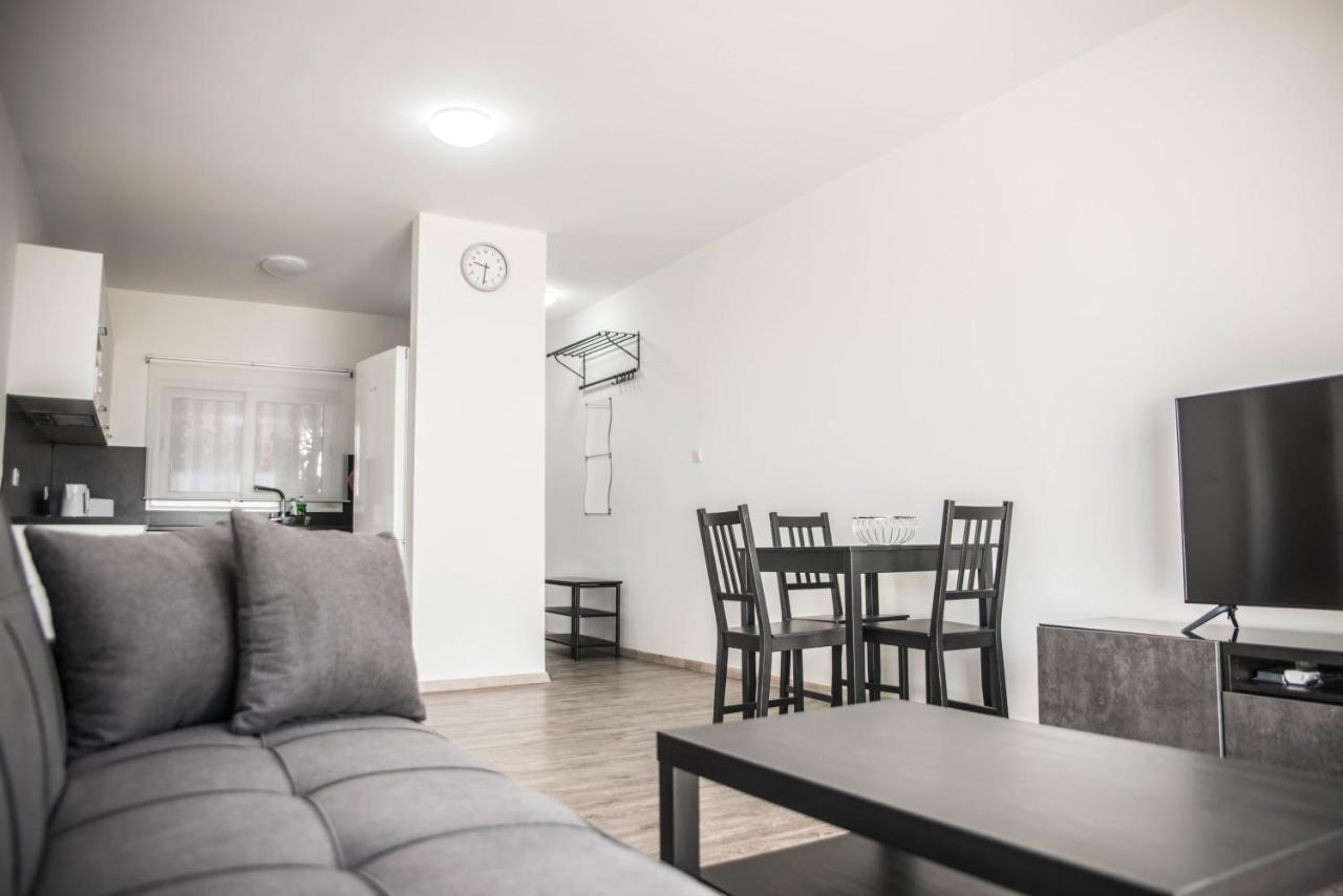 Lovely One Bedroom Apartment With Nice View Kissonerga Exterior foto